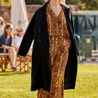 Con un 'total look' de estampado de serpiente en Casas Novas (A Coruña)