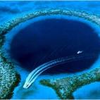 Otro fenómeno que se presta a la especulación, en especial a la de los aficionados a los ovnis, es el de los agujeros azules. Como en el caso de los enormes hoyos de Siberia, se trata de implosiones en el terreno. En este caso, la mayoría se ...