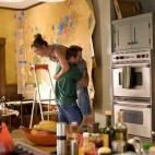 Si se encargan ellos mismos de empapelar la pared... americanada.