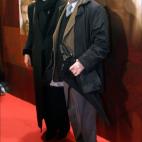 Concha García Campoy con su pareja, el productor Andrés Vicente Gómez, en la permier de Imagining Argentina, en marzo de 2004.