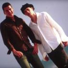 Los gaditanos siempre han tenido a gala su naturalidad y espontaneidad. Aqu&iacute; les vemos posando, tan naturales, con sus camisas por fuera, los pu&ntilde;os desabrochados... Aquellos no eran los a&ntilde;os del postureo de Instagram y eso s...