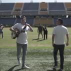 "Son de amoreeees... Amores que matan. Amores que r&iacute;en. Amores que lloran. Amores que amargaaaaaannnnn..." &iexcl;Ay! Cuantos a&ntilde;os han pasado... &iexcl;Eh! Para todos, no solo para estos chicos.