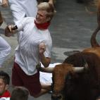 5c8b7cb82500000d04cacac4