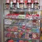 Los empleados pueden coger todo lo que deseen de expositores como éste.