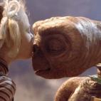 La Bella y la Bestia no fue la &uacute;nica pel&iacute;cula que nos hizo aprender que la belleza est&aacute; en el interior. E.T. es uno de los grandes t&iacute;tulos de Spielberg, es tambi&eacute;n la pel&iacute;cula en la que siempre recordare...