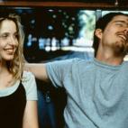 La primera parte de la que es, con toda seguridad, la mejor trilog&iacute;a de amor de la historia del cine. No hacen falta m&aacute;s actores que Ethan Hawke y Julie Delpy para conseguir una pel&iacute;cula magistral en la que una estudiante fr...