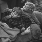 Ni&ntilde;os refugiados espa&ntilde;oles en la frontera con Francia.