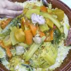 Lo sentimos por los zurdos, pero en la India, en Oriente Próximo y en algunos países africanos, está muy mal visto comer con la mano izquierda. Todo se hace con la mano derecha: dar o recibir dinero, comer...