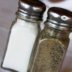 En Portugal, si la sal y la pimienta no están sobre la mesa, no preguntes por ellos. Haz lo mismo con la mostaza o con cualquier otro condimento, ya que podrías ofender al chef al consider que el plato está soso.