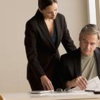 También les cuesta determinar el color o el contraste, lo que puede impedirles conducir.