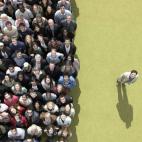 Una persona con alzhéimer tiende a dejar a un lado sus aficiones, intereses y actividades sociales.