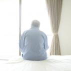 Pueden pasar de estar confusos a desconfiados, de deprimidos a temerosos o ansiosos. Se ponen tristes con facilidad, ya sea en el trabajo, en casa, con amigos o al salir de su zona de confort. Fuente: Alzheimer's Association