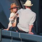 Fiestón de Elsa Pataky, Chris Hemsworth y Matt Damon en un yate en Ibiza.