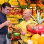 El ministro de Industria, José Manuel Soria, en el mercado de Vegueta.
