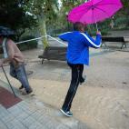 La lluvia cayendo a primer hora de la tarde en el centro de Castell&oacute;n.