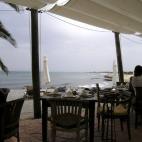 Situada en el Parque Natural de ses Salines, es una de las playas nudistas más conocidas y una de las pioneras de España en esta práctica. Larga, rodeada de dunas y vegetación, con el agua cristalina característica de la zona y con arena fi...