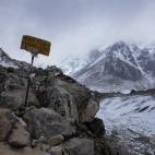 Científicos y ONG no dejan de interpelar a los dirigentes sobre el retroceso de los glaciares en el Ártico y el Antártico, con la foto del oso polar famélico como muestra. Sin embargo, hay algo mucho más cercano que está en peligro: lo que...