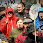 5c8a7573260000e804fe5f79