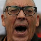 5c8a7573240000f404a31b07