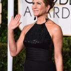 El vestido negro de Aniston era de Saint Laurent.