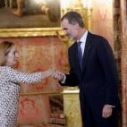 Ana Pastor, el rey y Macron