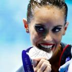 Ona mordiendo la plata en Corea del Sur.