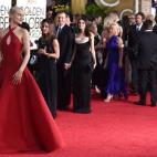 La actriz, con un diseño rojo de Ralph Lauren, acudía como nominada como mejor actriz de comedia o musical por Orange is the New Black.