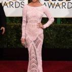 Con vestido de manga larga de Zuhair Murad.