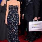 La actriz, vestida de Marchesa, de Downton Abbey se llevó el premio a mejor actriz de reparto de miniserie.