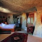Los toques históricos de la habitación, como una rueca de hace 80 años o un horno de piedra, redondean la decoración de las habitaciones de esta hotel situado en la Cappadocia (Turquía).