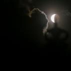 Eclipse parcial sobre un templo en Bali (Indonesia)