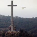 El helicóptero que transportará el féretro con los restos mortales de Francisco Franco hasta el cementerio de El Pardo-Mingorrubio, un Super Puma del Ejército del Aire, a su llegada al Valle de los Caídos.