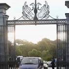 Llegada de familiares de Francisco Franco al Valle de los Caídos donde serán exhumados los restos del dictador y trasladados al cementerio de El Pardo-Mingorrubio para su reinhumación.