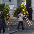 Coronas florales llegan al Valle de los Caídos.