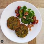 INGREDIENTES: garbanzos cocidos, espinacas frescas, zanahoria, s&eacute;mola de trigo, puerro, sal, pimienta y curry. ﻿Prep&aacute;rala siguiendo esta receta.