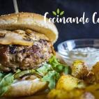 INGREDIENTES: panecillos de hamburguesa con s&eacute;samo, ternera picada, setas de portobello, cebolla, berenjena, aceite de oliva, miel, pan rallado, huevo, r&uacute;cula, nata de montar, roquefort, nueces y patatas. Prep&aacute;rala sigu...