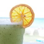 4 cl. hierbas Tunel 14 Reserva Familiar 3 cl. zumo de Limón 8 gr. azúcar 8 hojas de hierbabuena En la batidora, ponemos todos los ingredientes con hielo y batimos hasta obtener una textura tipo sorbete/ frozen. Servimos en vaso "on the rocks"...