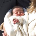 Primogénita del Príncipe y Doña Letizia, sólo será reina si su padre no tiene hijos varones, dado que la Constitución española los otorga preeminencia en la sucesión.