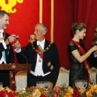 5c8aa8ce2300007f012373e6