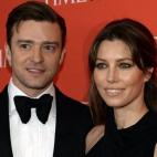 La relación entre el cantante y la actriz inició en 2007, y la boda se concretó a finales de 2012. En abril de 2015, la pareja le presentó al mundo a Silas Randall, su primer bebé juntos.