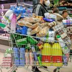 Carros hasta arriba, una imagen que se est&aacute; haciendo habitual en las &uacute;ltimas horas en Espa&ntilde;a