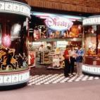 28 de marzo de 1987. Abre la primera tienda Disney en Glendale, California.