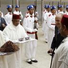 Montaña de dátiles de bienvenida para el rey.