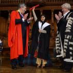 Malala recibió el 19 de octubre de 2013 de manos del antiguo Primer ministro británico Gordon Brown un diploma honorífico de la Universidad de Edimburgo.