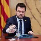 Pere Aragon&egrave;s, vicepresidente catal&aacute;n public&oacute; que hab&iacute;a dado positivo el pasado 15 de marzo. Junto a &eacute;l, Rafael Rib&oacute;, un alto cargo de la Generalitat, tambi&eacute;n dio positivo.