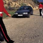 Si precisa detenerse, saque completamente el vehículo de la calzada al arcén, y si es posible fuera de la carretera.