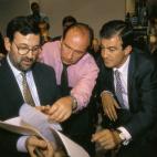 Ingresa en Alianza Popular (AP) en 1979 y un año después ya es miembro del Comité Ejecutivo. En 1989 asciende a secretario general adjunto de la formación, reconvertida en el Partido Popular (PP). Desde 1982 y hasta 2004 es diputado en el Co...