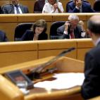 El presidente del Gobierno, Mariano Rajoy; la vicepresidenta, Soraya Saénz de Santamaría; el ministro de Asuntos Exteriores, José Manuel Margallo, y el ministro de Justicia, Alberto Ruiz Gallardón, siguen la intervención del líder del PSOE...