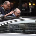 Es detenido por presuntos delitos de alzamiento de bienes, blanqueo y fraude fiscal en la puerta de su casa, después de que agentes de aduanas de la Agencia Tributaria registren su domicilio en Madrid. Se conoce que se acogió a la amnistía fi...