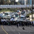 Cortes de carreteras, en la autov&iacute;a principal de Tel Aviv.